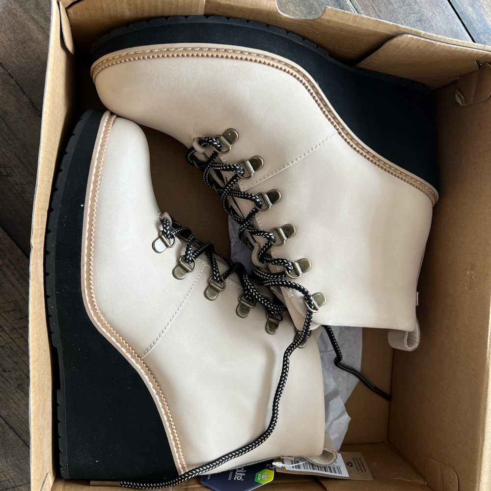 NWT TOMS Melrose Beige Waterproof Boots Sz9